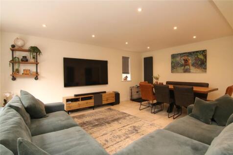 Living/Dining Area