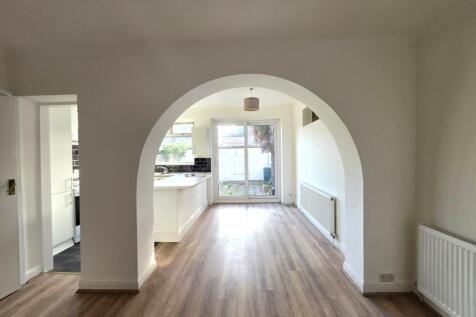 Thames Avenue, Perivale, Greenford, UB6 photo 3