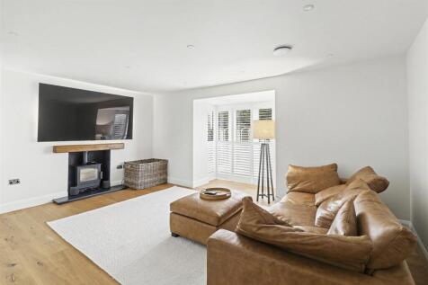 Lounge a.JPG