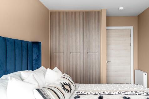 3-bed flat on The Mercian, Broad Street Birmingham B15, £2,525/mo