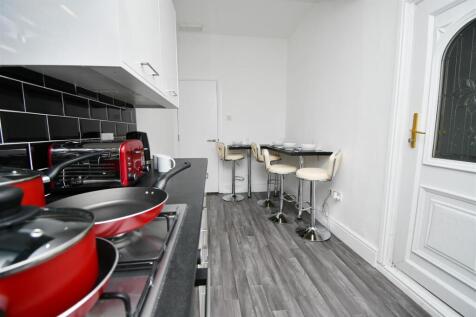 Kitchen 2.jpg
