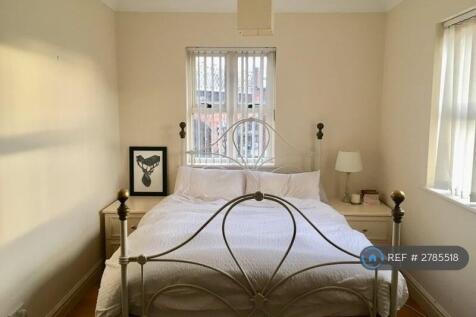 Large Bedroom 1 With Ensuite In The Room