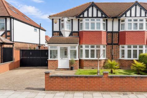 4-bed semi-detached on St. Pauls Close, Hounslow, £3,500/mo