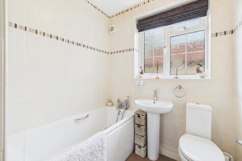 CAM03162G0-PR0352-STILL017