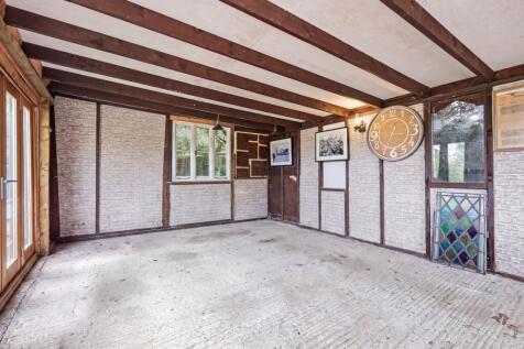 Garage / Outbuilding