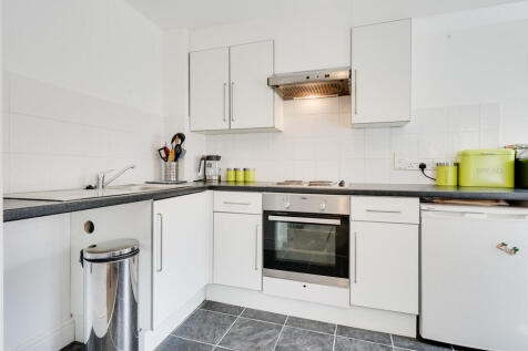 Flat B, 38 Finkle Street, Kendal, Cumbria, LA9 4AB photo 3
