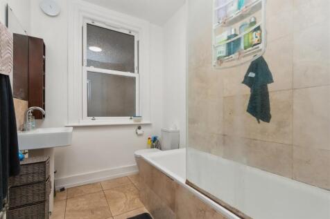 49a Longley Road SW17 bathroom1.jpg