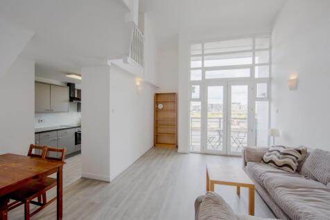 Felixstowe Court, E16 photo 4
