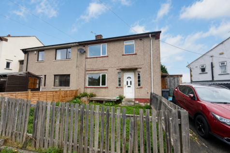 3-bed semi-detached on Bracken Bank Grove, Keighley, BD22 7AU, £850/mo