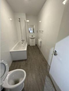 Split-level four double bedroom flat