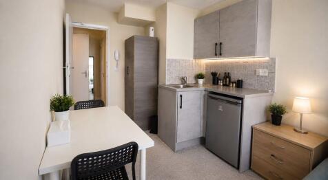 St. Edmunds Close, Erith DA18 photo 3