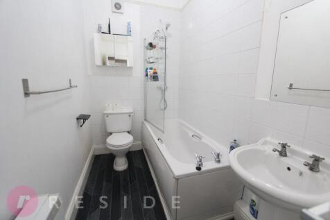Apt 13a Bathroom