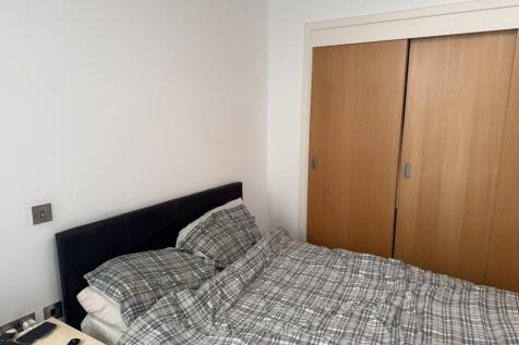 Bedroom pic 1