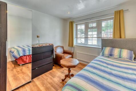 1 Saxon Court-bed4.jpg