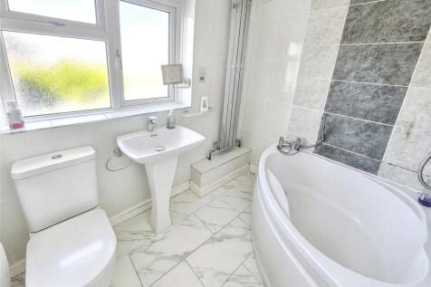 Barncroft Way, Havant, Hampshire, PO9 photo 3