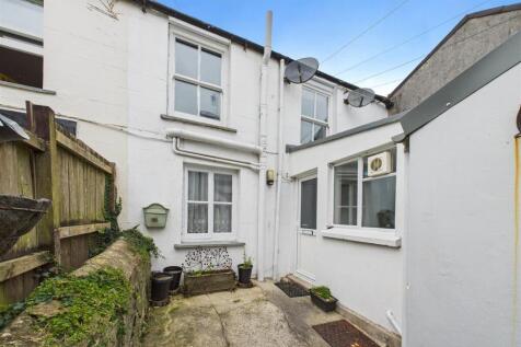 St Columb, TR9 - property photo