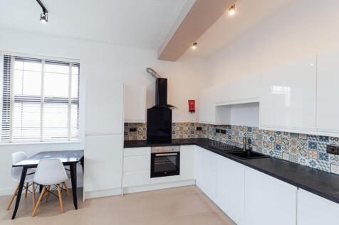 2-bed house on Canal House, Loughborough, £1,517/mo