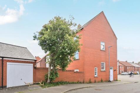 GARAGE &amp; SIDE OF PROPERTY.jpg
