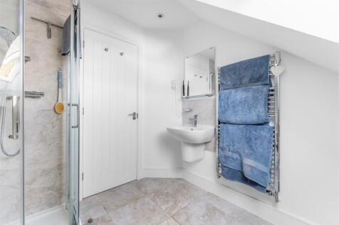 1.10 - ensuite shower room.jpg