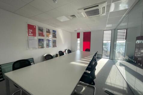 Office to rent Image 3