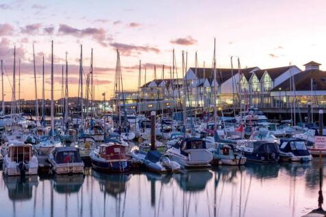 Town Quay harbour.jpg