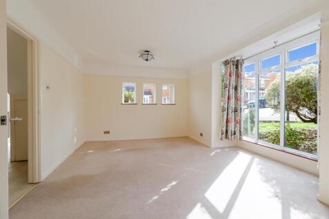 4-bed-house-prestbury (14).jpg