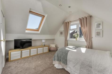 57 Queens Road-loft room.jpg