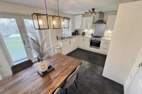 Open Plan Kitchen and Dining Room