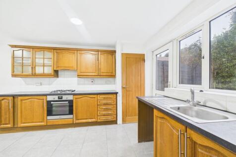Plaistow Close, Stanford-Le-Hope, SS17 photo 3