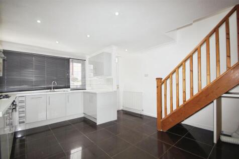Frobisher Road, Rugby photo 3