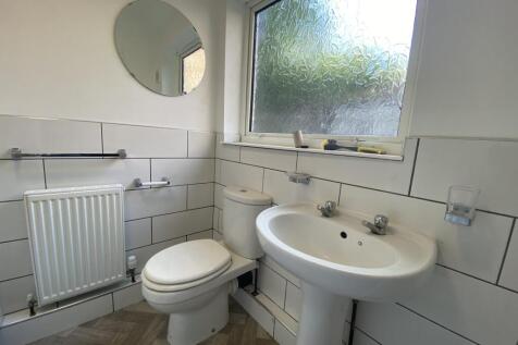 4 Bed // 2 Bath // Student House // Aug 2027 photo 5