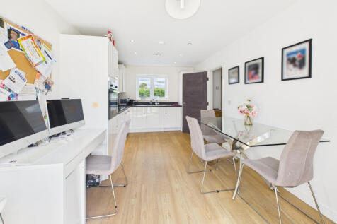 CAM02909G0-PR0479-STILL019