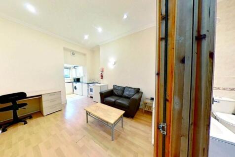 02_Living_Room_Wide_