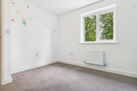 CAM03729G0-PR0113-STILL007