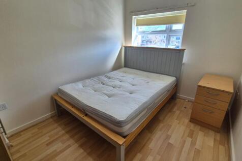 3 bed terraced to rent Carnival Place, Manchester