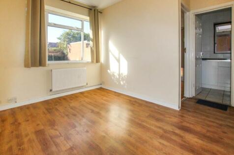 Birchway, Hayes, Middlesex photo 3