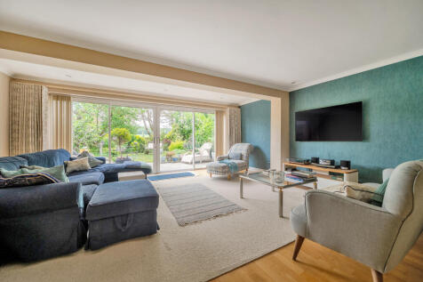 Sitting Room/Dining Room