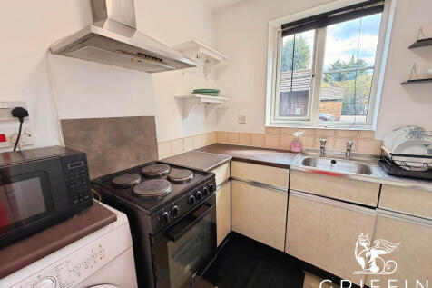 Crest Avenue, Grays, RM17 photo 5