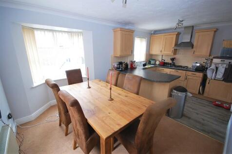 Hatcher Crescent, Colchester, Essex, CO2 photo 3