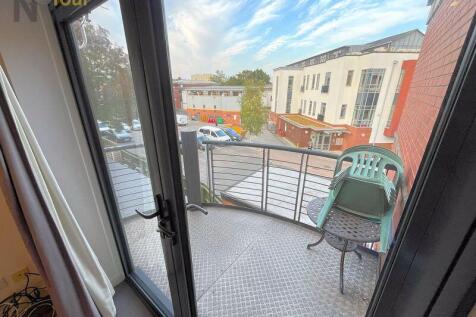 Apartment 6 , Derwentwater Terrace, Headingley, Leeds, LS6 3JL photo 2