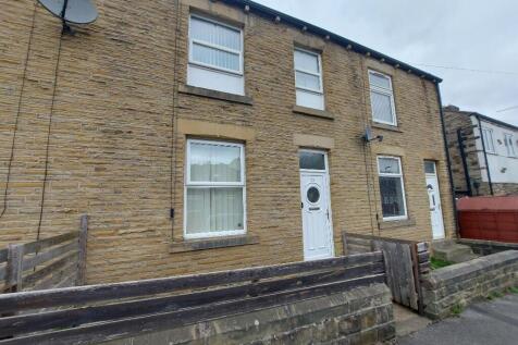 2-bed terraced on Bromley Road, Dewsbury, West Yorkshire, WF17, £390/mo