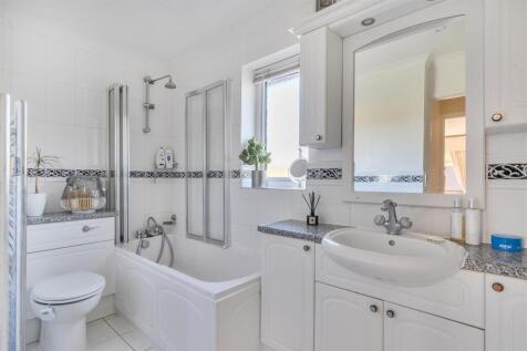 Bathroom.jpg