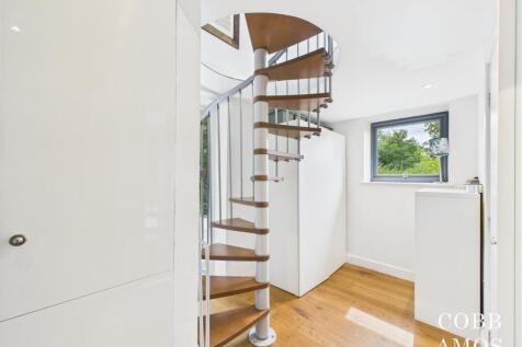 CAM02803G0-PR0220-STILL013 hallway.jpg