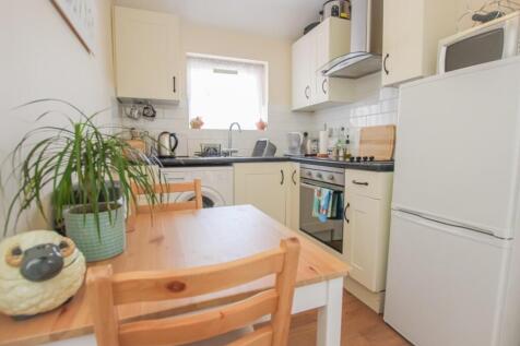 St Margarets Road, Stanstead Abbotts photo 3