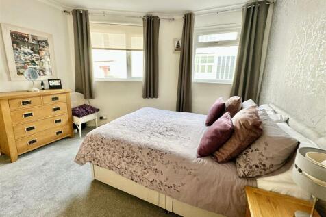 Owners Bed 1 With En Suite.JPG