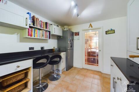 CAM02127G0-PR0207-STILL011