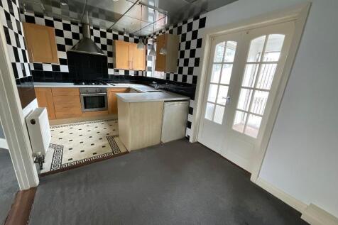 KITCHEN 10' x 7'8