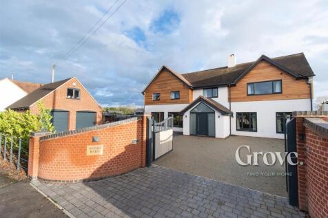 Monks Barn Harvington 2.jpg