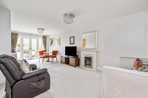 Apartment 21 Ravenshaw Court_6.jpg