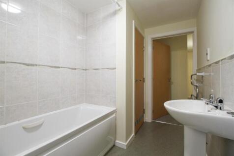Bathroom..jpg